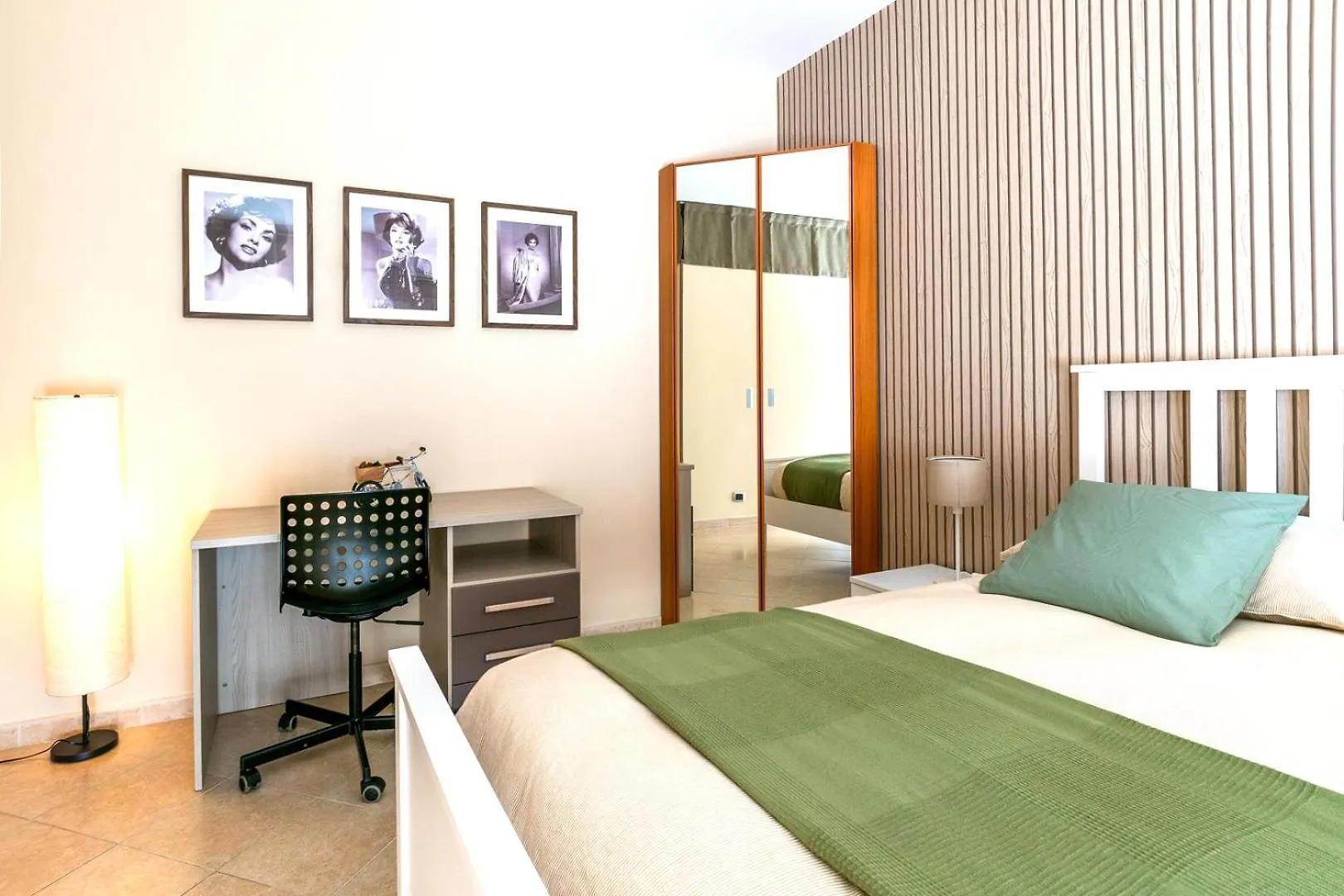 Vacanze Romane 0*, روما